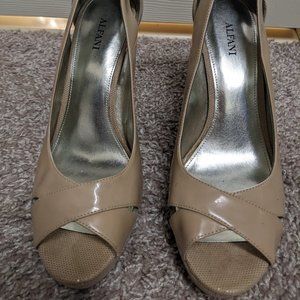 ALFANI, Size 8m, Tan 3 in' heels